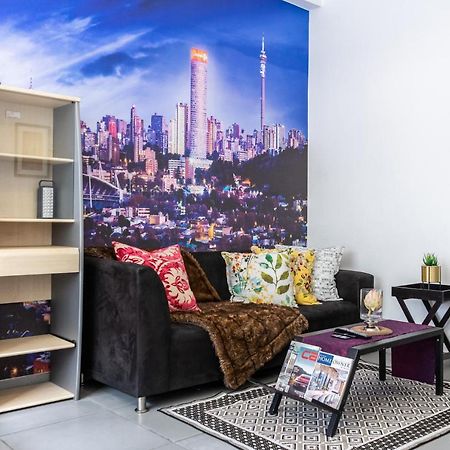 Stunning Maboneng Precinct Studio Apartment At 12 Decades Building Johannesburg Eksteriør billede