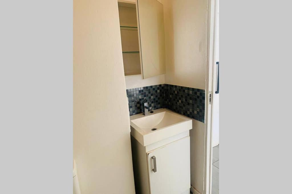 Stunning Maboneng Precinct Studio Apartment At 12 Decades Building Johannesburg Eksteriør billede