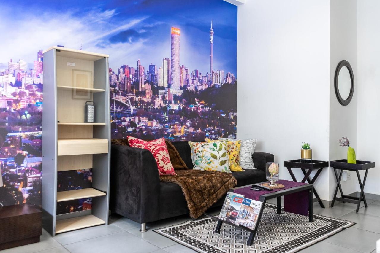 Stunning Maboneng Precinct Studio Apartment At 12 Decades Building Johannesburg Eksteriør billede