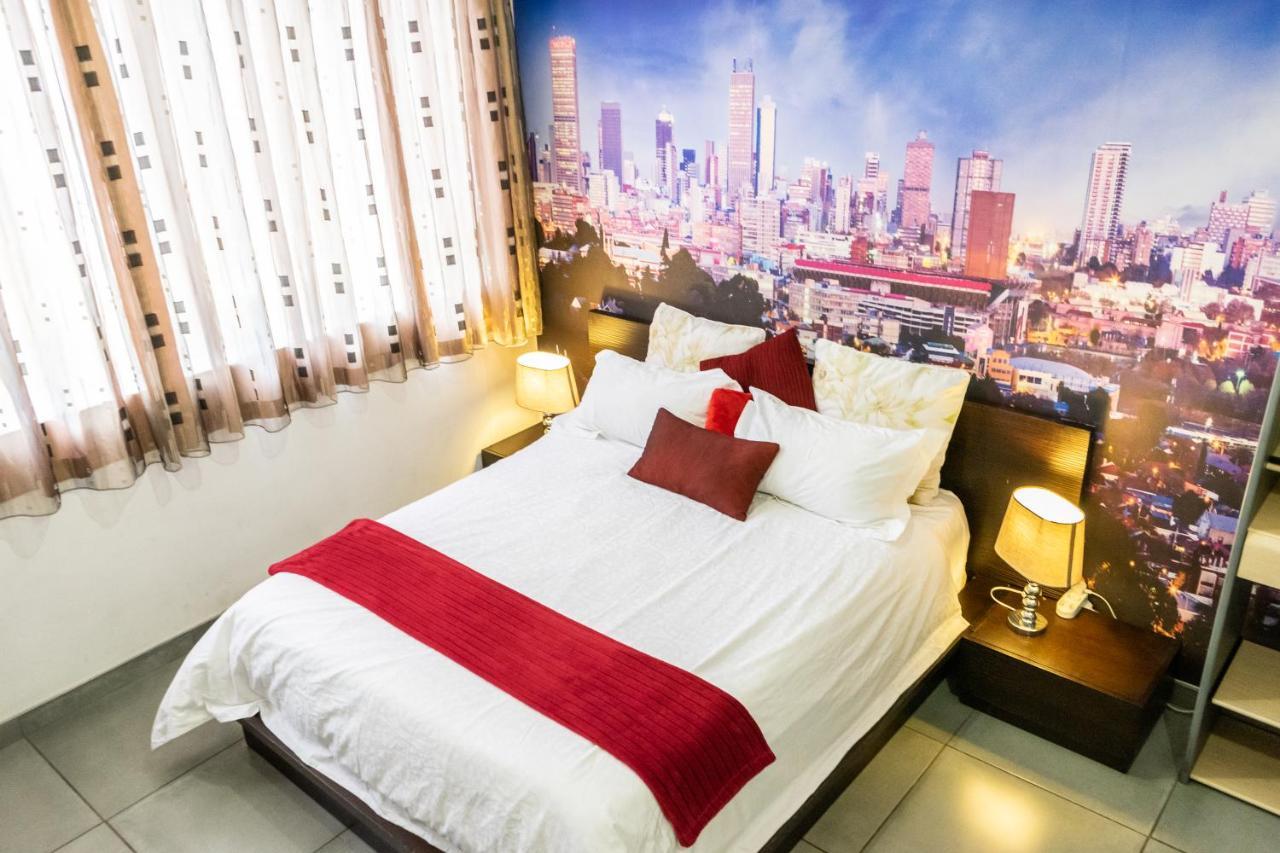 Stunning Maboneng Precinct Studio Apartment At 12 Decades Building Johannesburg Eksteriør billede