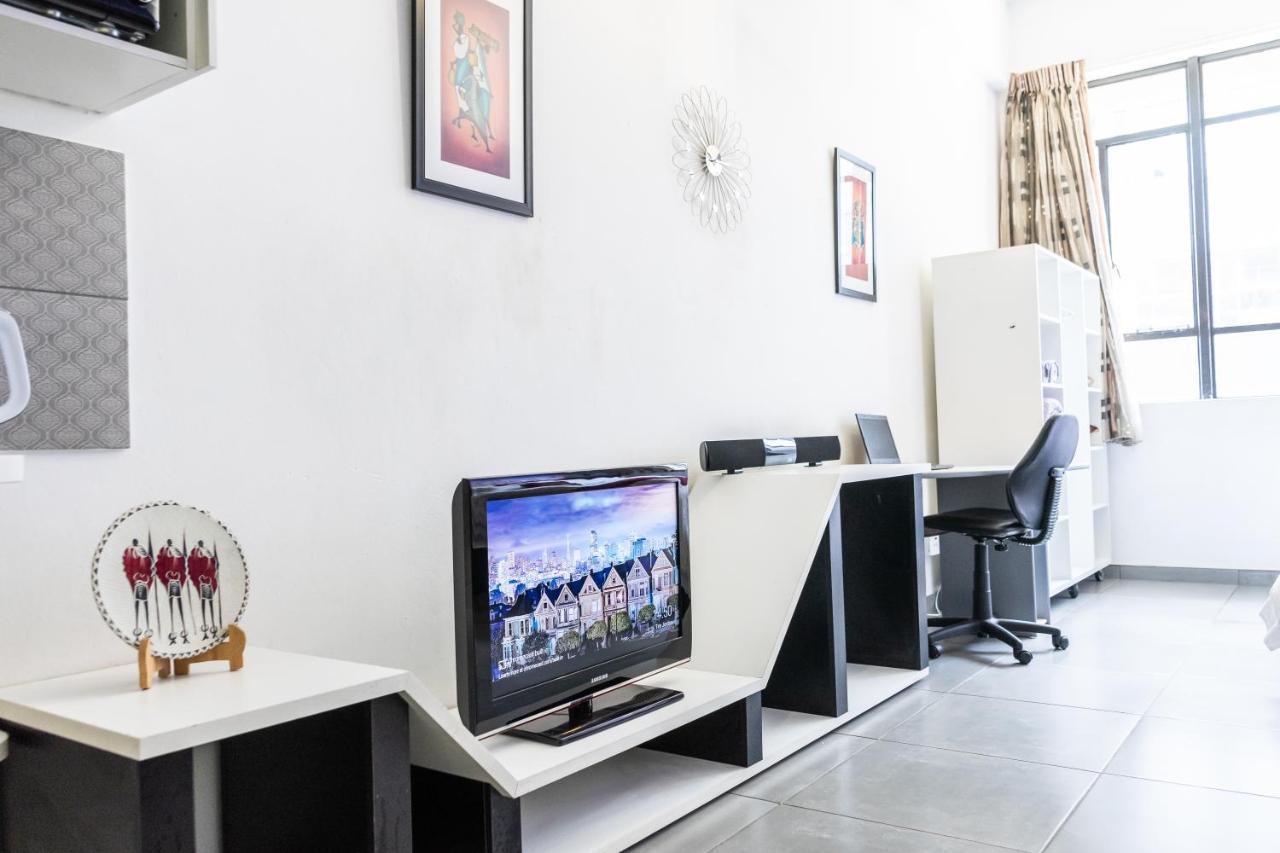 Stunning Maboneng Precinct Studio Apartment At 12 Decades Building Johannesburg Eksteriør billede