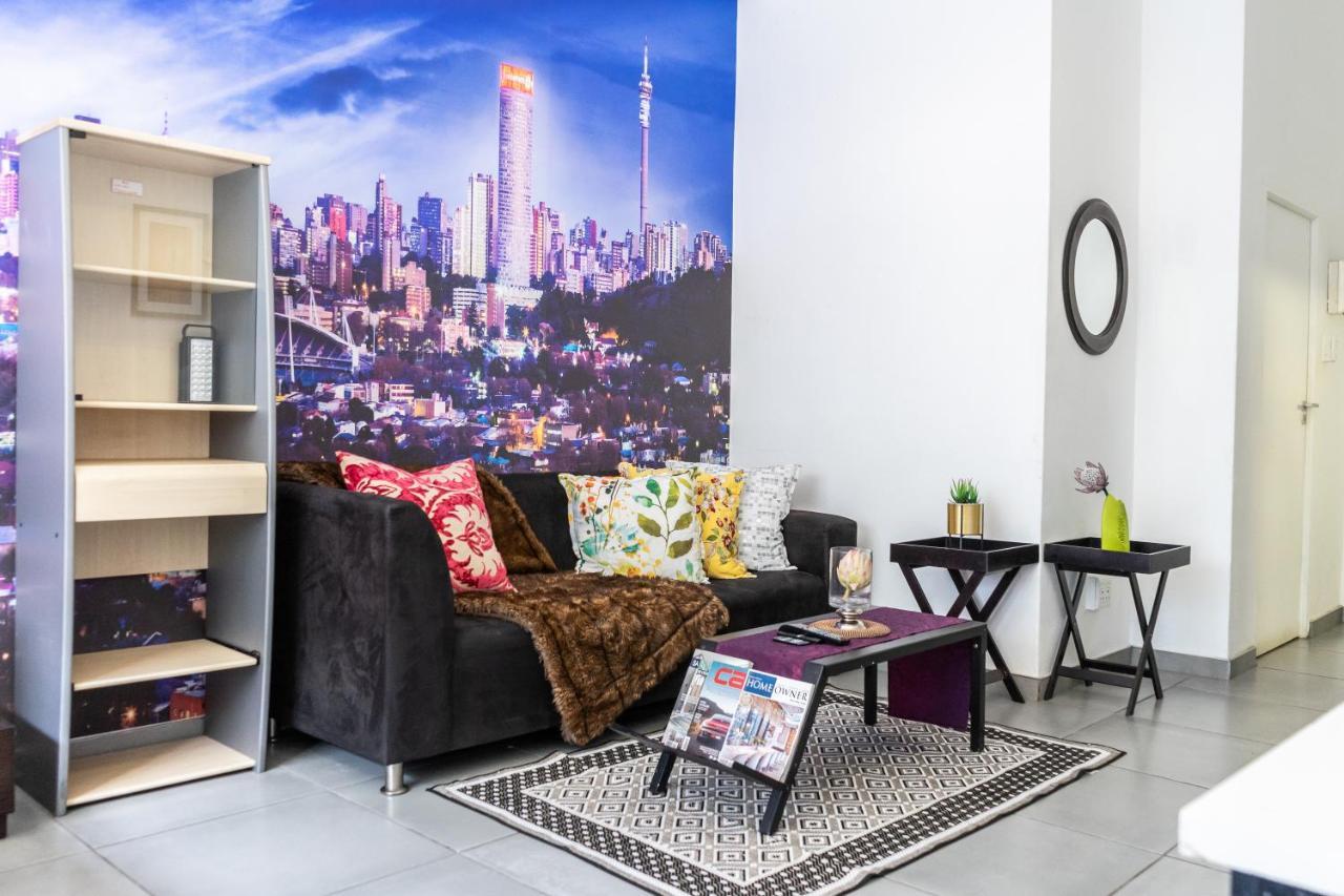 Stunning Maboneng Precinct Studio Apartment At 12 Decades Building Johannesburg Eksteriør billede