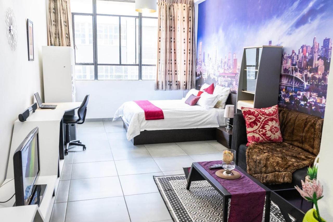 Stunning Maboneng Precinct Studio Apartment At 12 Decades Building Johannesburg Eksteriør billede