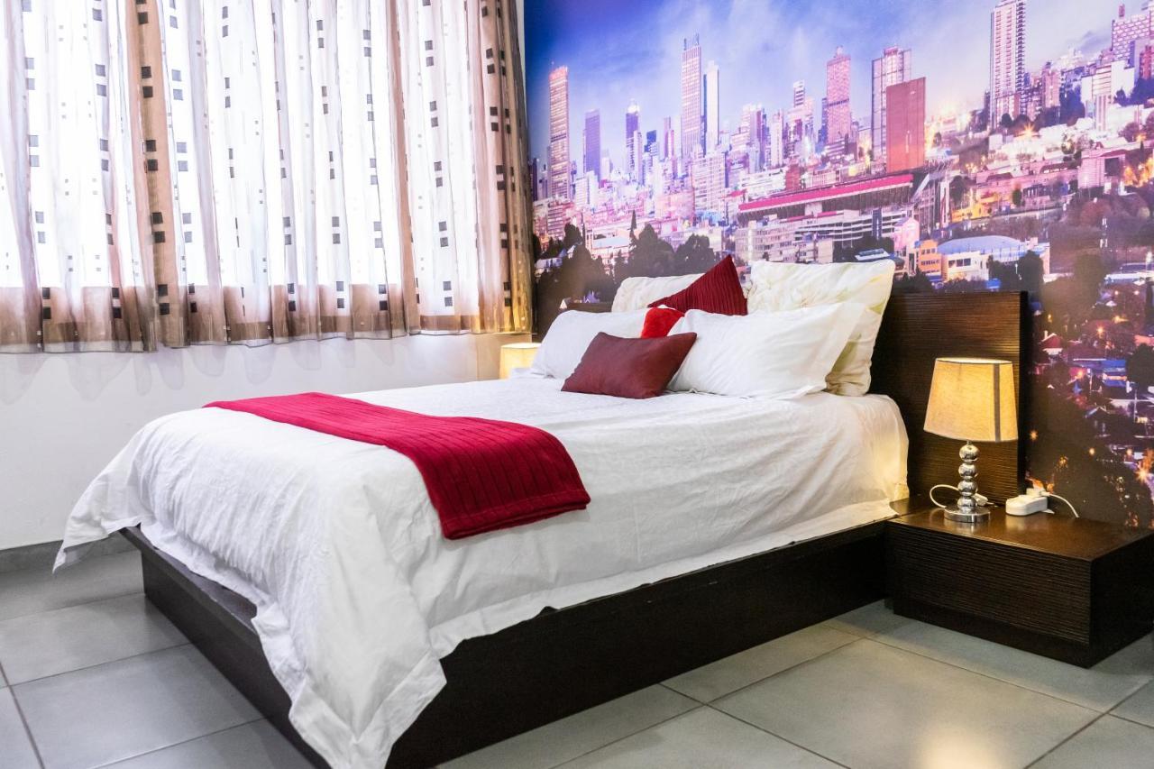 Stunning Maboneng Precinct Studio Apartment At 12 Decades Building Johannesburg Eksteriør billede